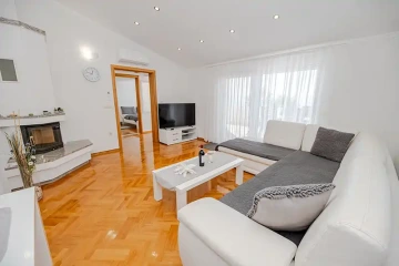 Villa Zara Beauty **** | Apartman s pogledom na more (1. etaža)