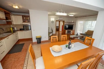 Zara Beauty | Apartment with a sea view (1st floor)