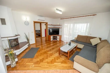 Zara Beauty | Apartment with a sea view (1st floor)