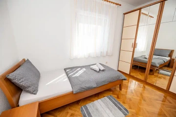 Zara Beauty | Apartment with a sea view (1st floor)