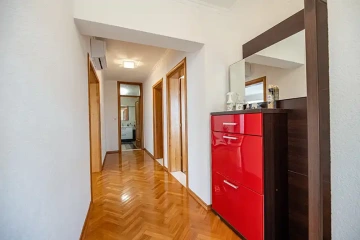 Zara Beauty | Apartment with a sea view (1st floor)